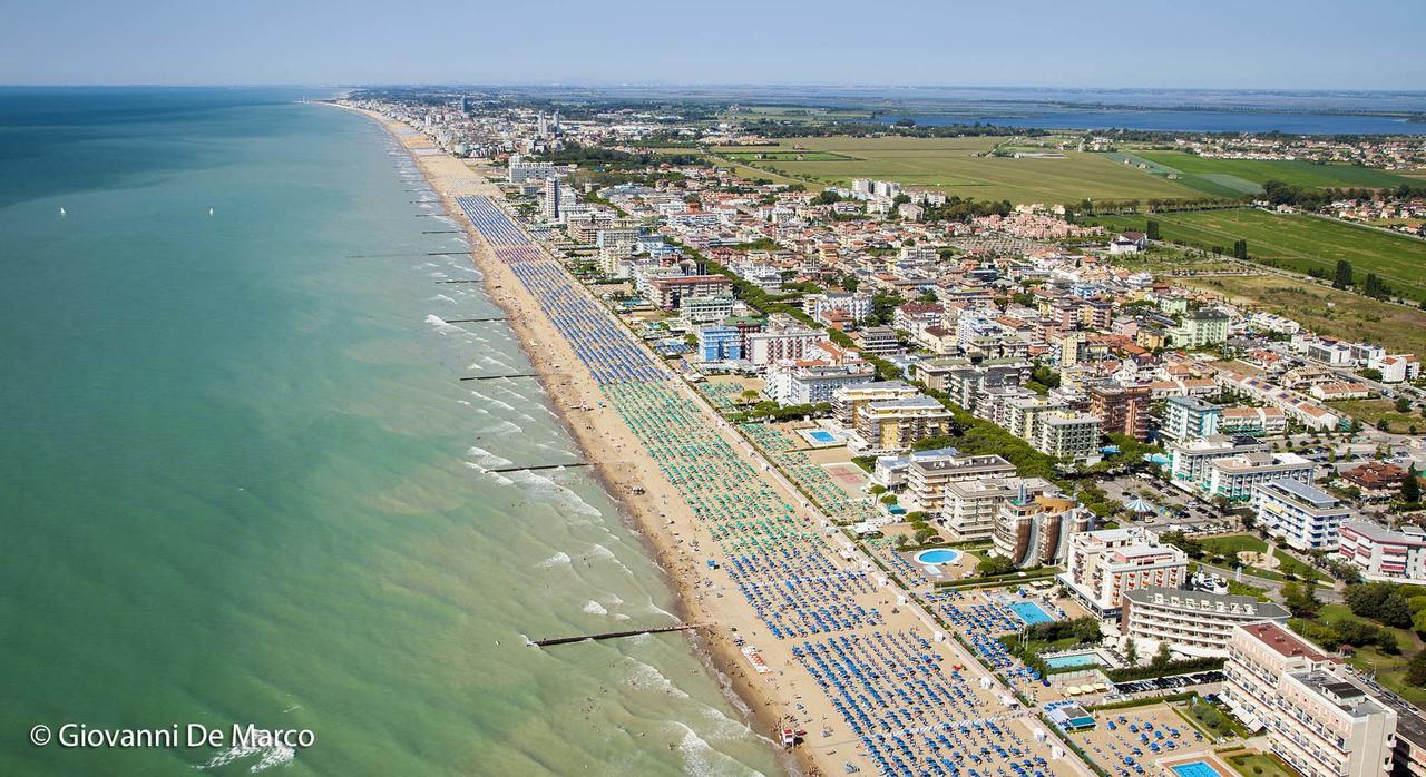 Hotel Trevi Lido di Jesolo Exterior foto
